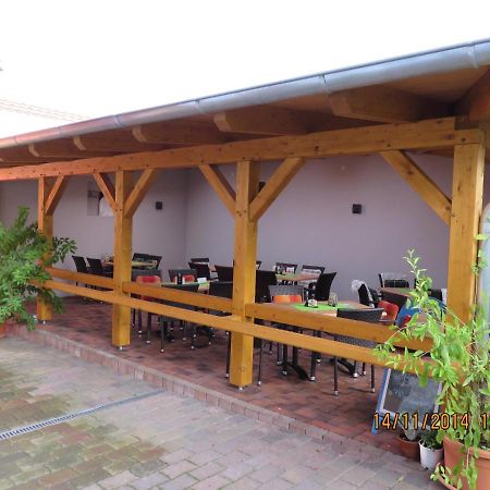Gasthaus Und Pension Zum Biber Steckby Екстериор снимка